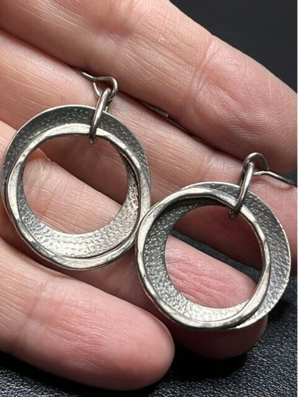 B6292 Vtg Marjorie Baer SF dangle Textured Circle Silver tone Earrings 1.5" Drop